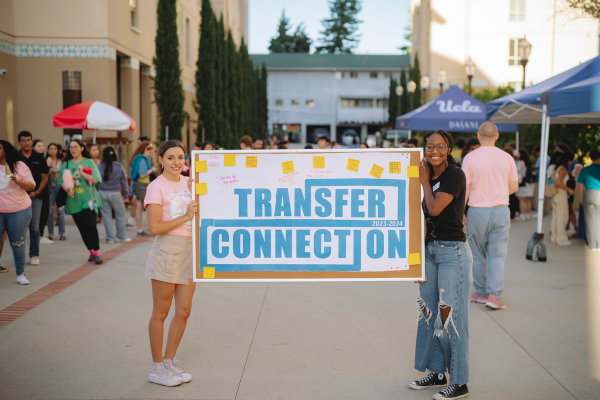 Students promoting Transfer Connection LLC smiling