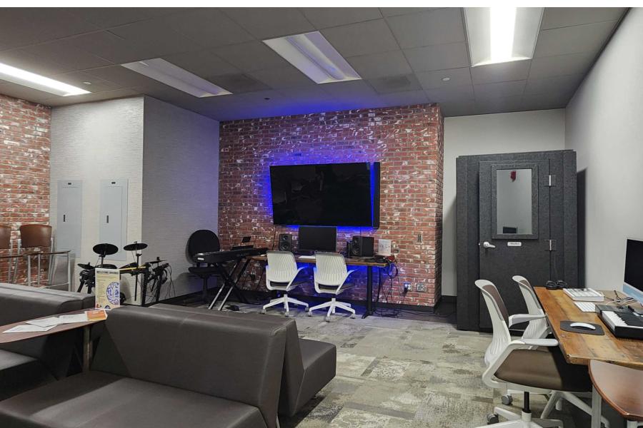 De Neve Learning Center Photo